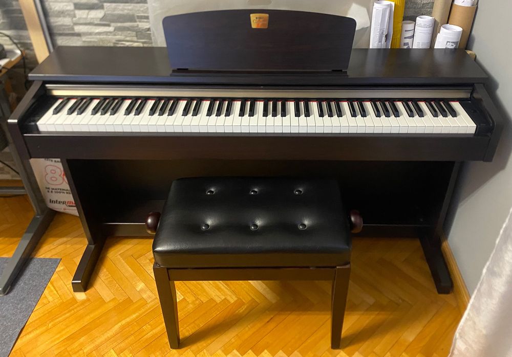 Piano Digital Yamaha - CLP-320R + banco