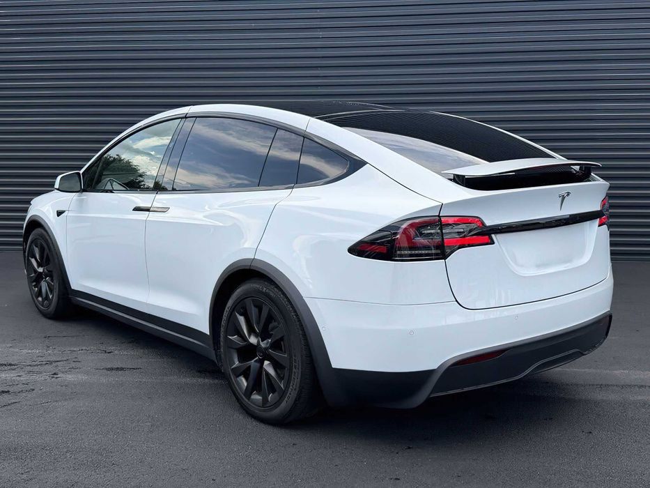 Tesla Model X      2022