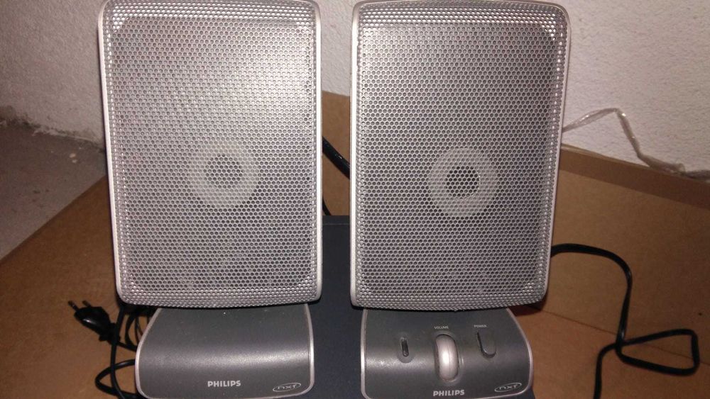 Colunas  para PC  Philips com som buffer.  Muito Pouco uso64740552590337121