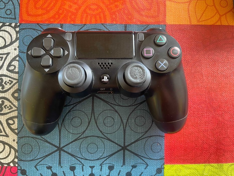 Playstation 4 Slim 1TB com 2 Comandos