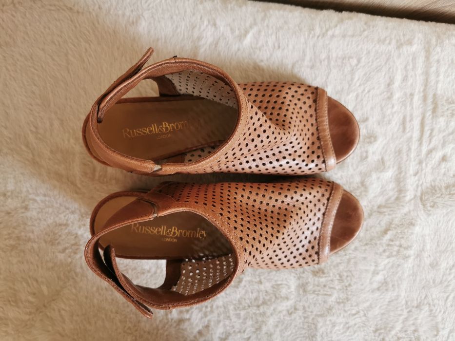 Russell & Bromley skórzane ażurowe sandały 39