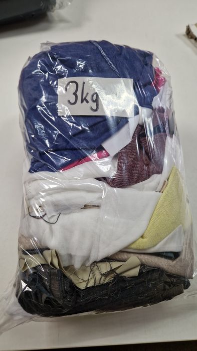 Ścinki tkanin i dzianin mix zestaw 3 kg.