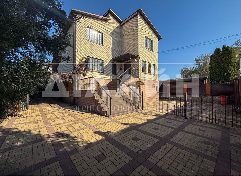 Гарний будинок на Правому 350 м2 , 16 сот