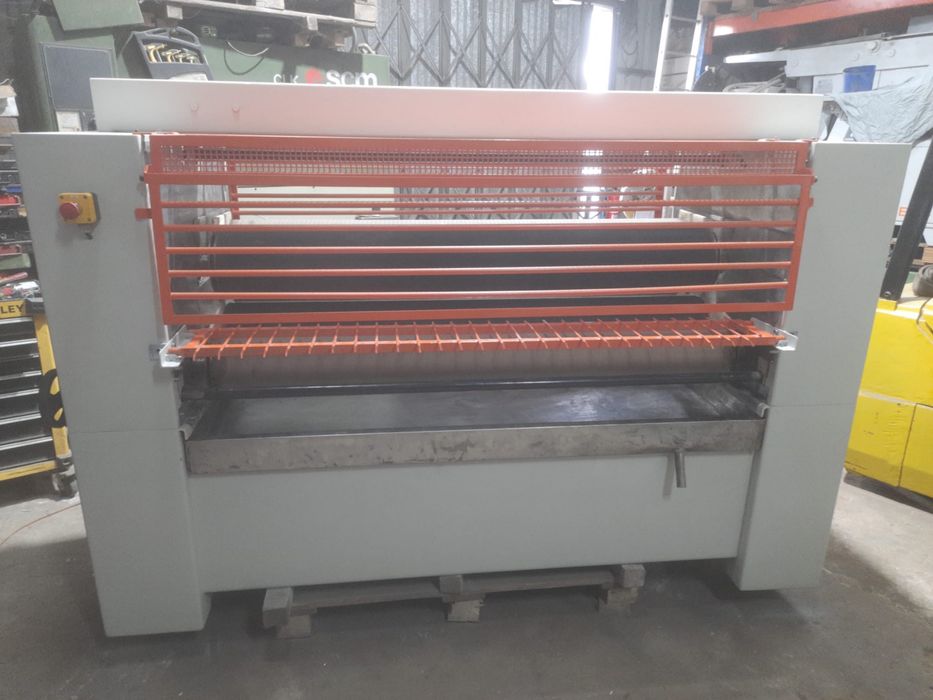 Maquina de dar cola