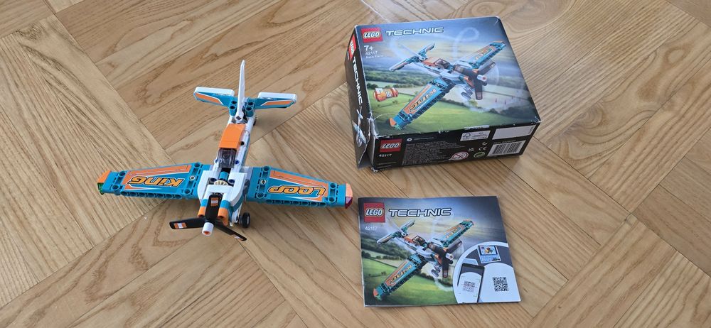 Zestaw LEGO TECHNIC 42117 Samolot Wyścigowy 2w1