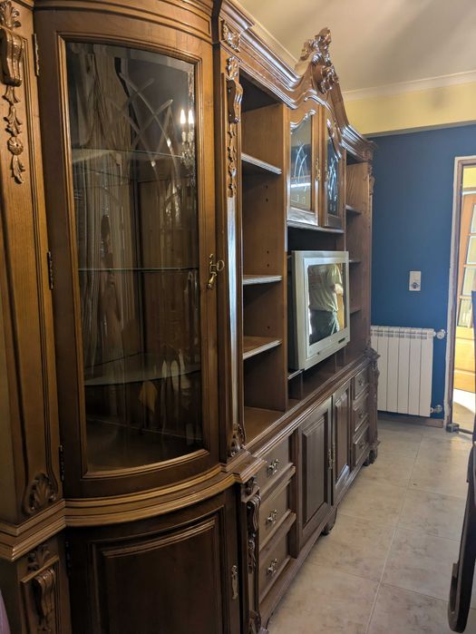 Armário para Sala de Madeira Usado