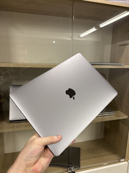 Macbook Pro M1 8/256gb в чудовому стані, як новий