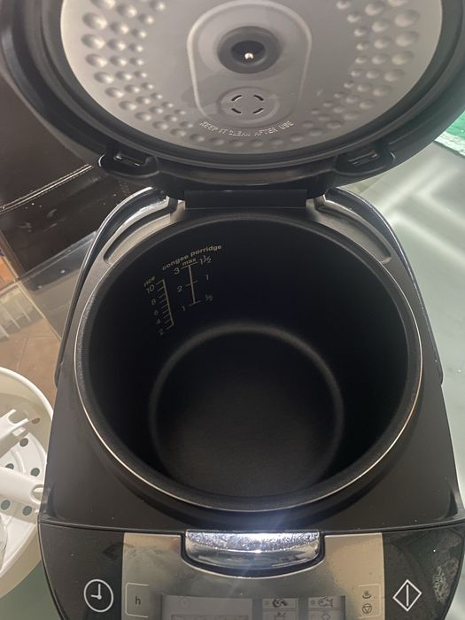 Robô de cozinha marca Russell Hobbs, novo