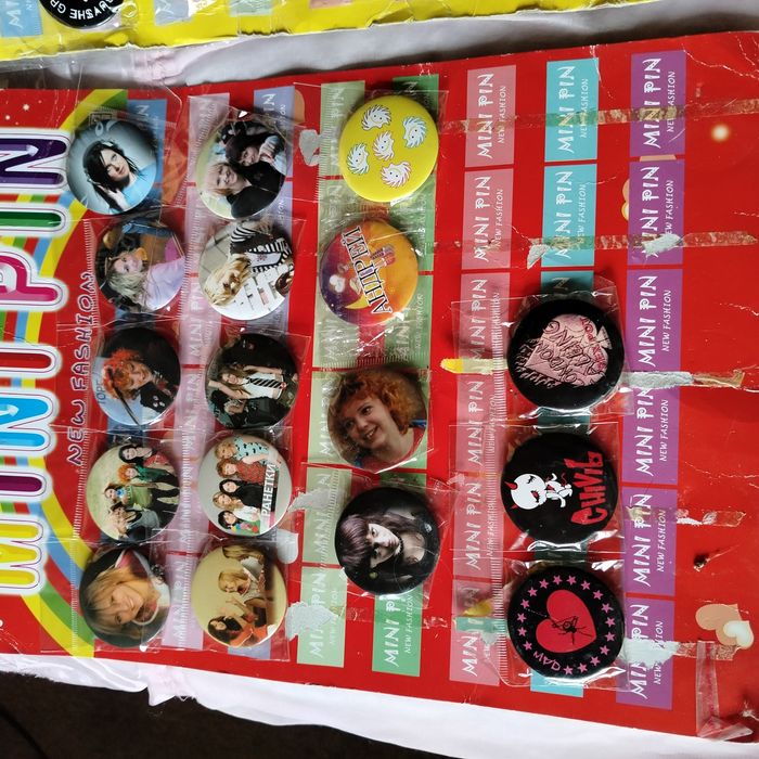 Продам значки різних тематик