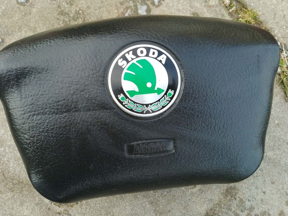 3 skoda poduszki powieczne golf 4