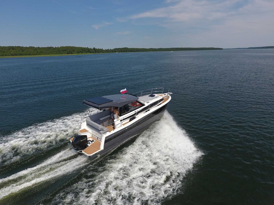 Jacht motorowy NAUTIC 900 Mercury V6 200KM - Gwarancja 12 m-cy.
