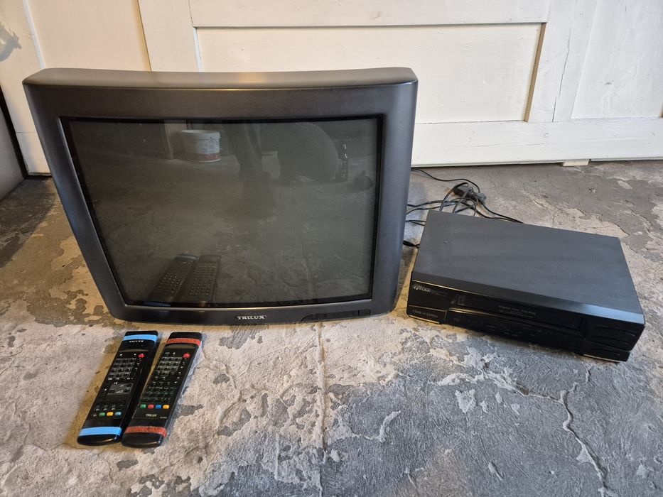 Telewizor 21" Trilux TAP2102 + magnetowid VHS Funaji VIP-5000HC MKII