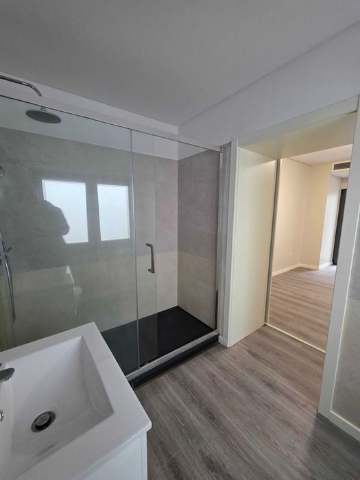 Apartamento T2 em Sesimbra vista de mar primeira linha .