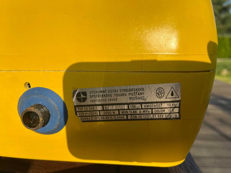 Boiler elektryczny z baterią i lustrem