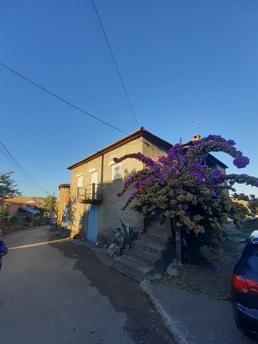 Vende-se Casa com anexos em Vilar Seco, concelho de Mogadouro.