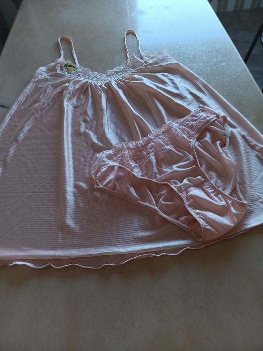 Lote de roupa  de senhora