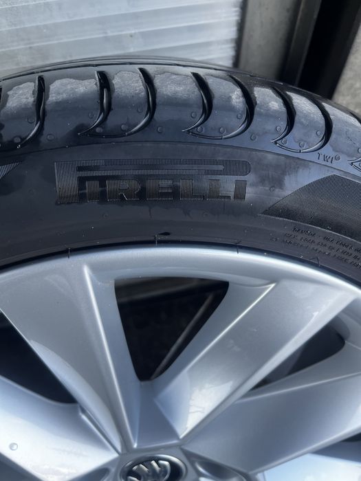REZERWACJA Alufelgi 17’ Skoda OE z oponami letnimi Pirelli 225/45/R17