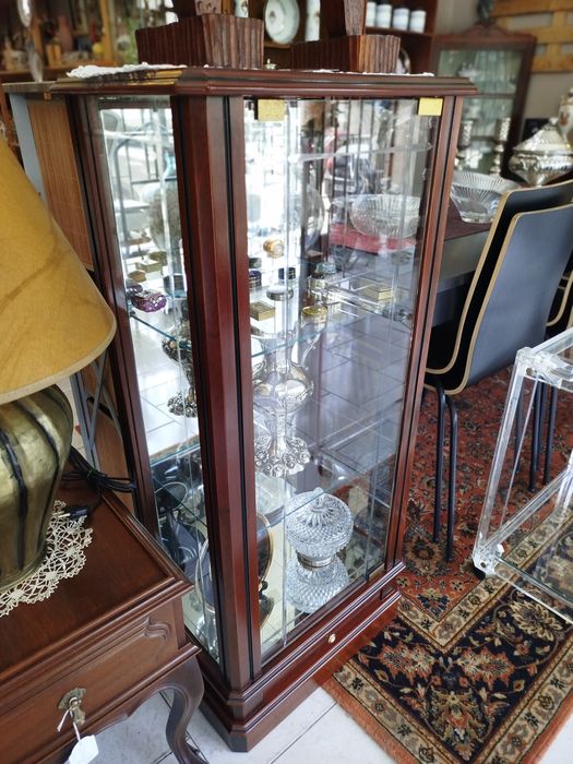 Móvel  /  Vitrine