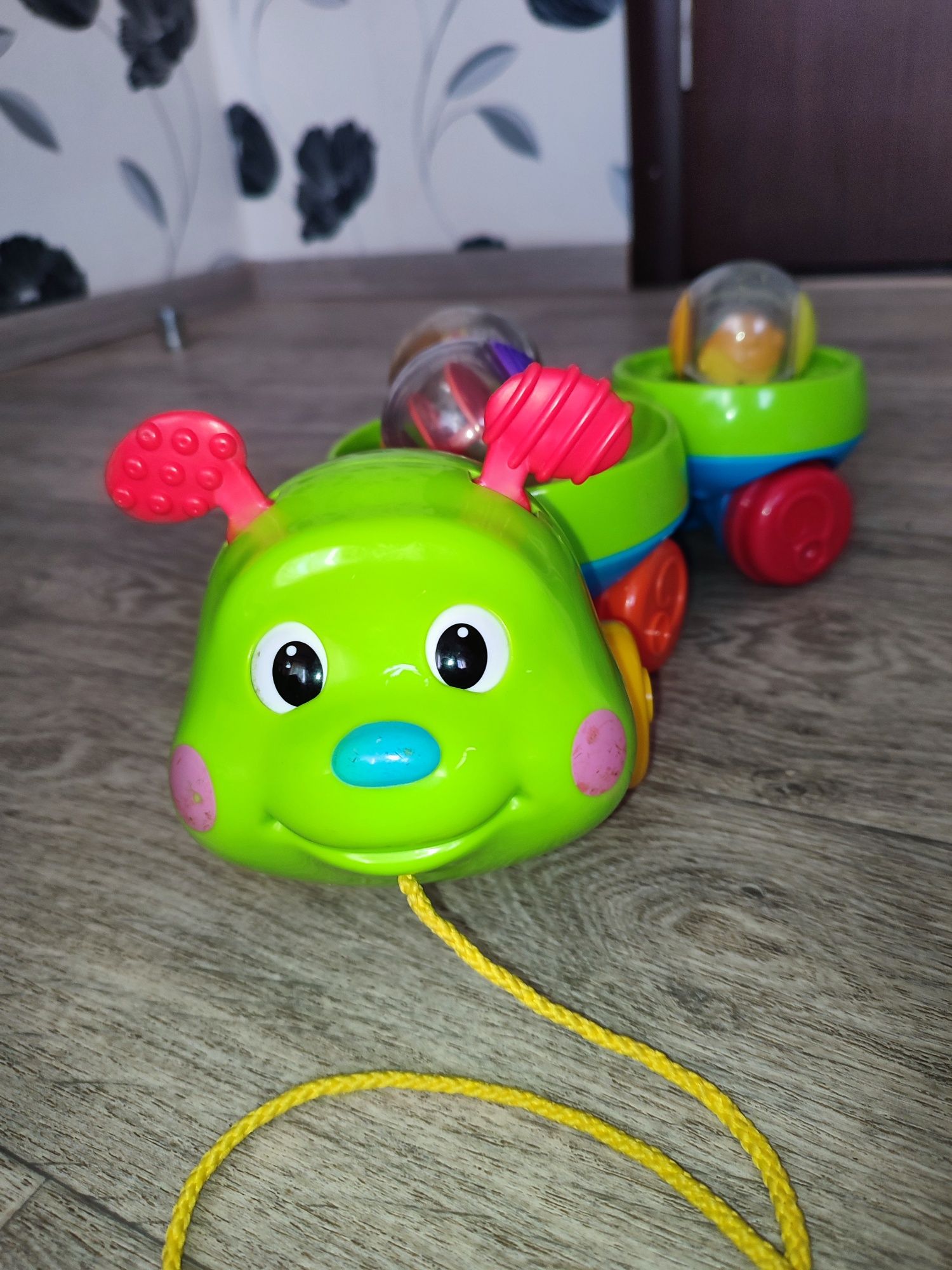 Игрушка развивающая Каталка Гусеница с шариками