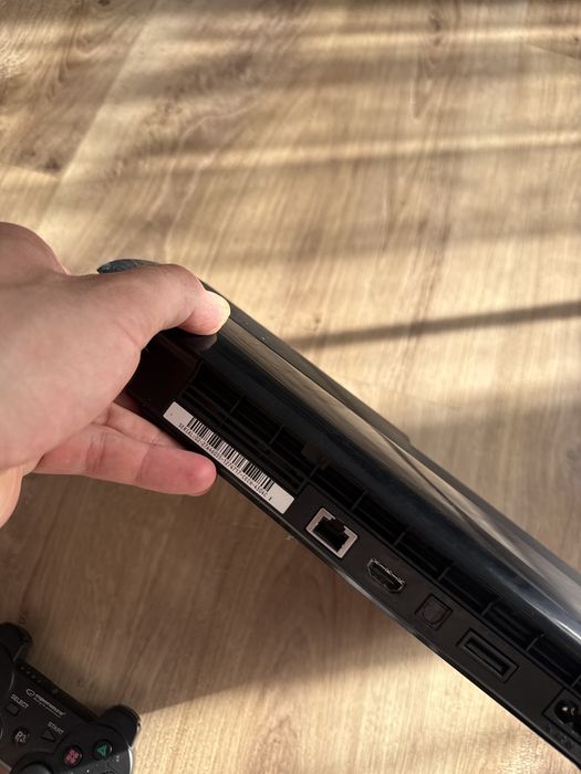 Sony PlayStation 3 Ps 3 super slim 500 gb 2 pady 3 gry okablowanie
