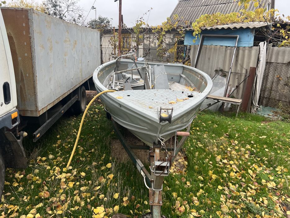 Моторний човен алюмінієвий