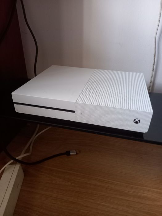Xbox one S 1TB S/Comando