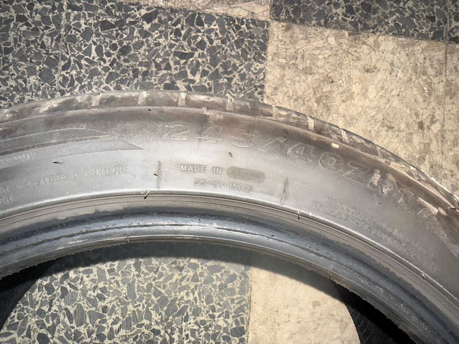 Par 245/40 ZR17 NOVOS (menos de 500 km)