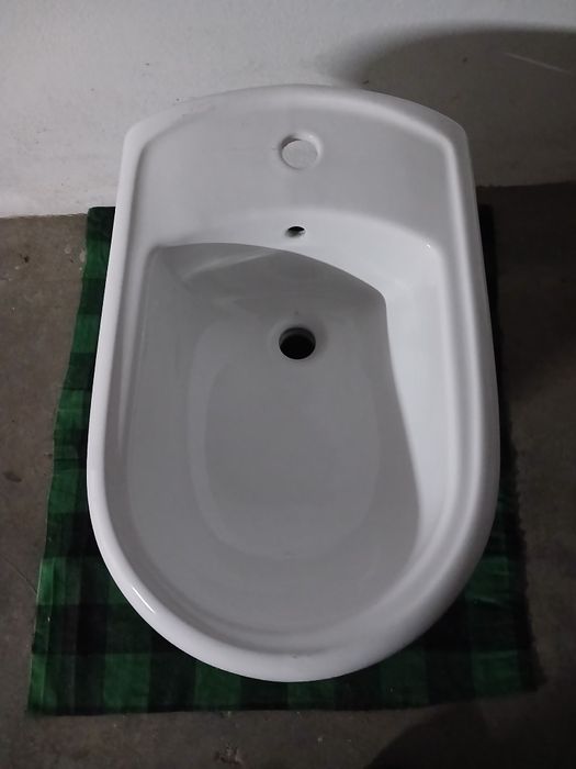 Bidé sem uso para casa de banho