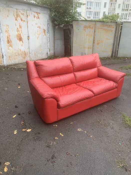 Раскладной кожаный диван