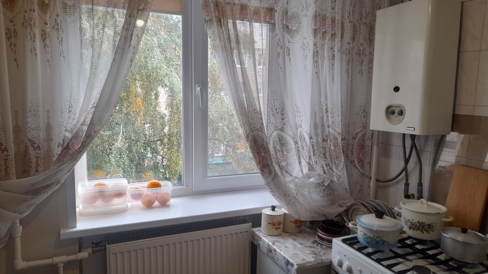 2-шка - р-н Ж/Д -" КАРПАТИ"  3/5 Ц  48 м2