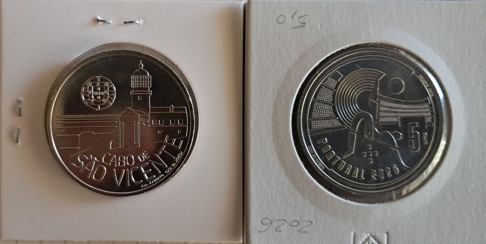 2 Moedas Comemorativas de Portugal UNC -  Cabo de São Vicente e FIFA