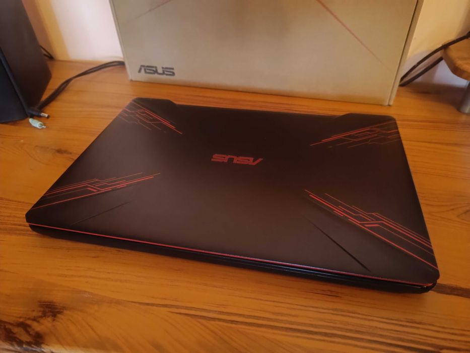 Asus TUF Gaming FX504GD / i5-8300H / GTX1050 (4GB) / 12GB / 256SSD+1TB
