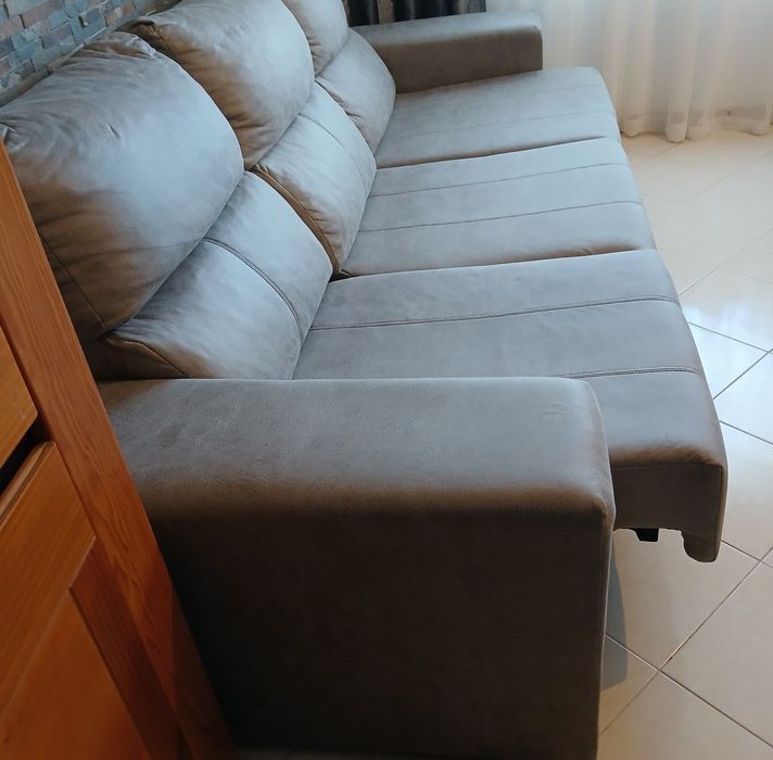 Sofá   com chaise long  movivel. 2,60 cm
