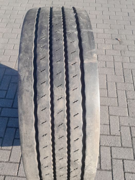 Opona używana ciężarowa przednia 315/80R22.5 BARUM BF200 ROAD