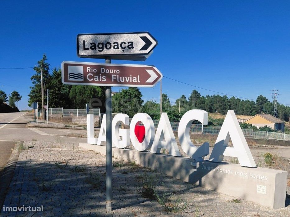Moradia duplex espaçosa com 5 quartos e varanda - Lagoaça