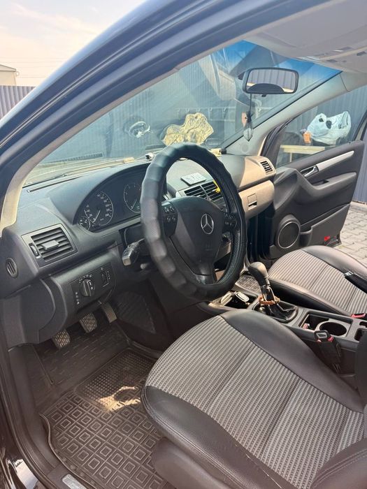 Машина Mercedes a-150