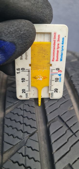 235/50/19 Vrederstein