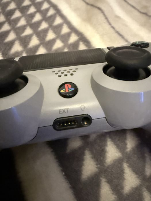 Comando ps4 Edição 20 anos