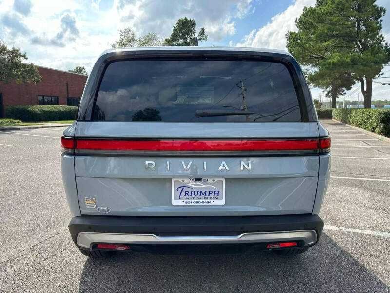 2023  Rivian  R1S