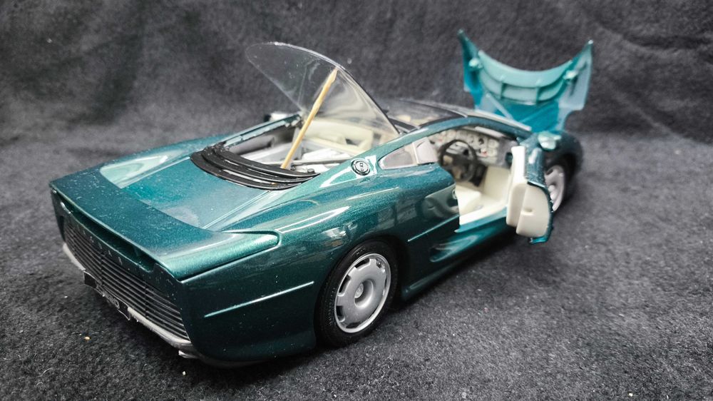 Модель авто 1:18 Jaguar XJ220 green (Maisto made in Thailand)