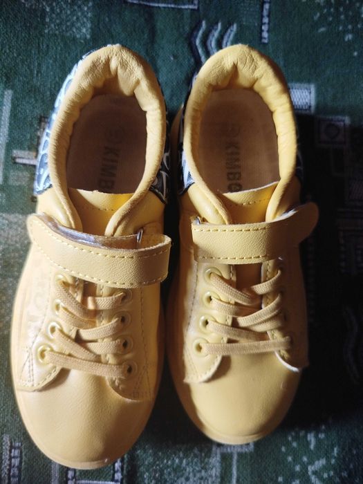 Яскраво жовті кеди,кросівки