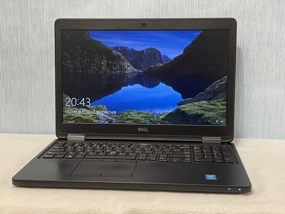 Dell Latitude E5550 / i5-5300U (2.3GHz) / 8 / 128 Gb / підсвітка
