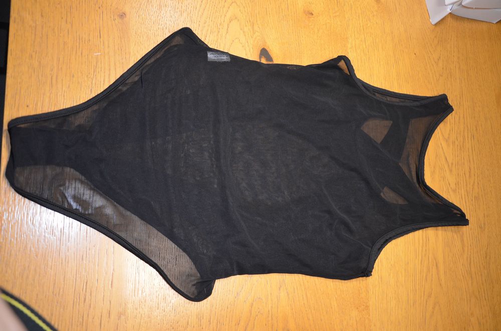 czarne body r. M transparentne