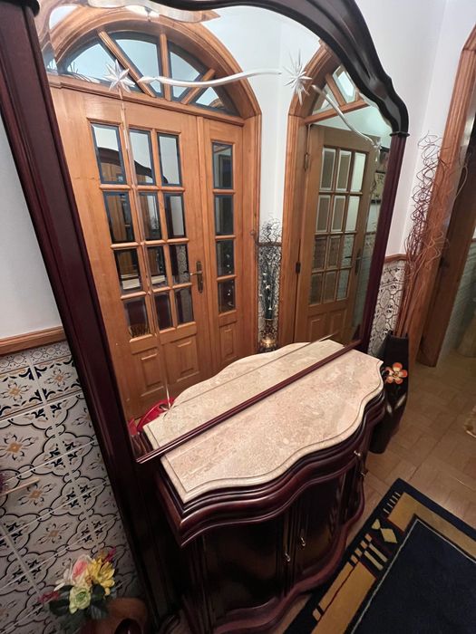 Venda de móvel  com espelho em excelente estado