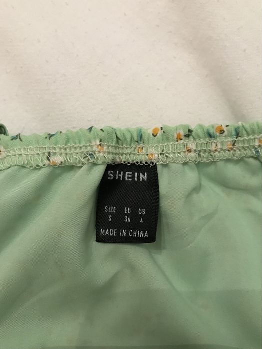 vestido midi às flores