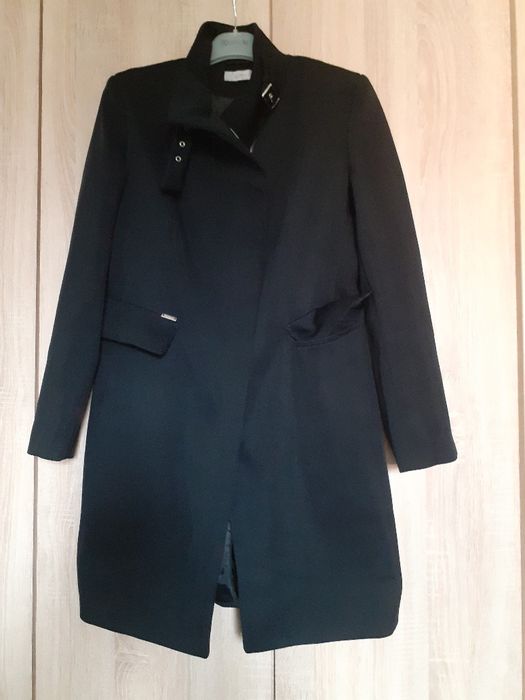 Czarny płaszczyk wiosenno-jesienny