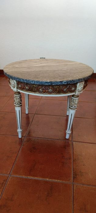 Round Coffee Table64738554376067122