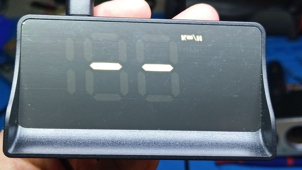 проекція швидкості на лобове скло HUD