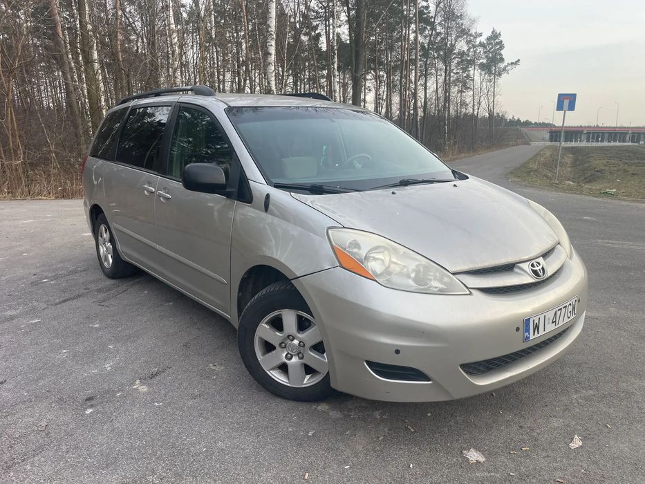 Toyota Sienna Toyota Sienna LE 2009 3.5 V6 266 KM • 7 miejsc • Serwis PL od importu