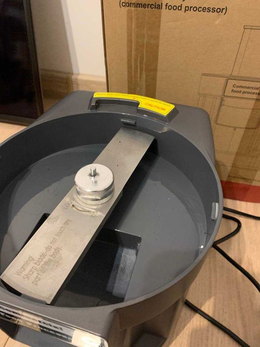 Robot kuchenny do produkcji